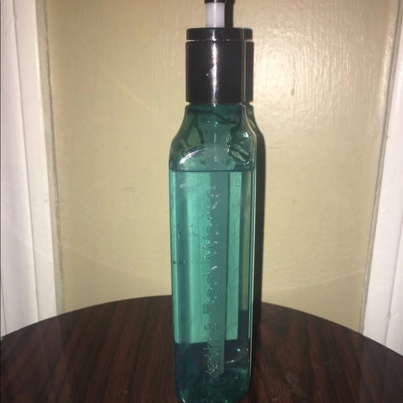 Bath and Body Works hand soap bundle - Picture 6 of 7